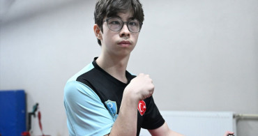 Serebral Palsili Muhammed Ömer'in Bilek Güreşi Başarısı