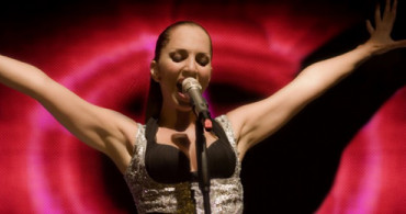 Sertab Erener Kıbrıs Konseriyle Dinleyenleri Büyüledi