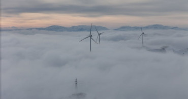 Sertavul Geçidi'nde Kış Manzarası: Kar ve Sis Havadan Görüntülendi