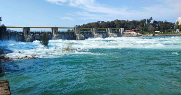 Seyhan Barajı'nda Kapaklar Açıldı: Nehirde Görsel Şölen