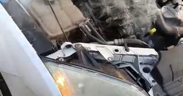Seyir halindeki otomobil alev aldı