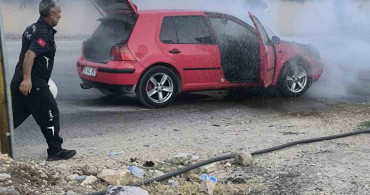 Seyir halindeki otomobil alev aldı