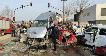 Seyir Halindeki Tırın Freni Patladı: 4 Ölü