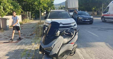 Seyir halindeyken fenalaşan motosiklet sürücüsü park halindeki araca çarptı