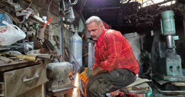 Sıcağa meydan okuyan demir ustası: Yunus Uyan