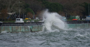 Şiddetli Lodos Tekirdağ'da Dalga Boyunu Yükseltti