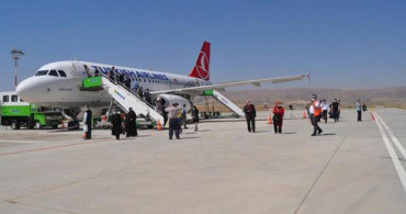 Siirt'e 85 Gün Sonra İlk Uçak İndi