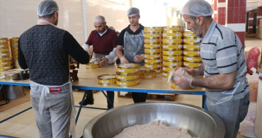 Siirt'te 5 Kuşaktır Süren Tahin Helvası Geleneği Ramazan'da Devam Ediyor