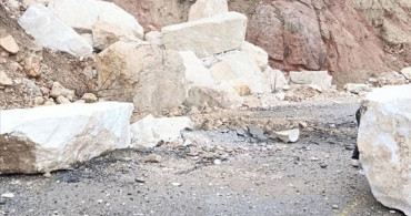 Siirt'te Heyelan Sonrası Yol Açma Çalışmaları Tamamlandı