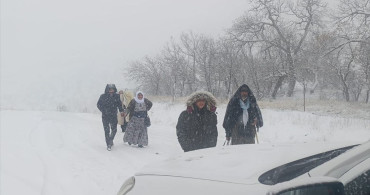 Siirt'te Kar Yağışı Nedeniyle Mahsur Kalan Araçlar Kurtarıldı