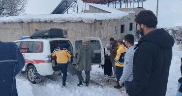 Siirt'te Kardan Kapanan Yolda Acil Durum: Hasta Hastaneye Ulaştırıldı