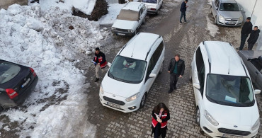 Siirt'te Kırmızı Yelekliler İhtiyaç Sahiplerine Hizmet Veriyor