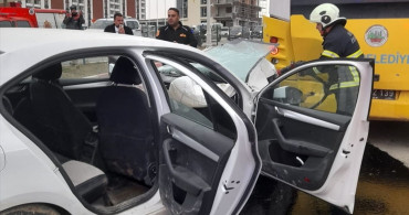 Siirt'te Otomobil Belediye Otobüsüne Çarptı: 3 Yaralı