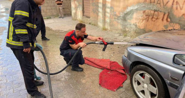 Siirt'te park halindeki otomobilde yangın çıktı