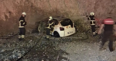 Siirt'te seyir halindeki otomobil alev aldı