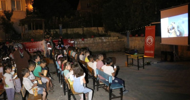 Siirt'te Yıldızların Altında Sinema Keyfi