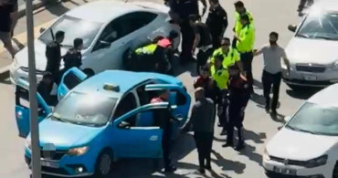 Silahlı Şahıs Taksiciyi Rehin Alıp Polisle Çatıştı