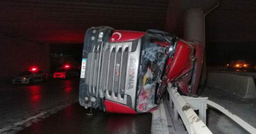 Şile Otoyolunda Hafriyat Yüklü Kamyon Devrildi