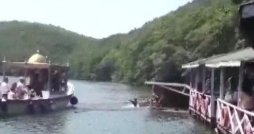 Şile'de Gölün Üzerinde Yer alan Çardak Çöktü! Çok Sayıda Vatandaş Göle Düştü