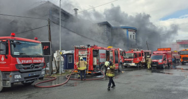 Silivri'de Kozmetik Fabrikasında Yangın Çıktı