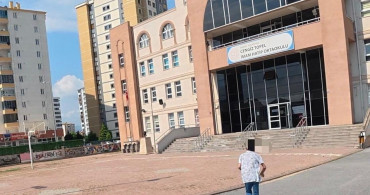Sınava gireceği okulu karıştıran öğrenciye polis ekipleri yardımcı oldu