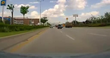 Sincan'da Zincirleme Kaza: Makas Atan Kamyonet Otomobile Çarptı