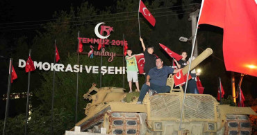 Sındırgı'da 15 Temmuz anma etkinliği ve kortej yürüyüşü düzenlendi