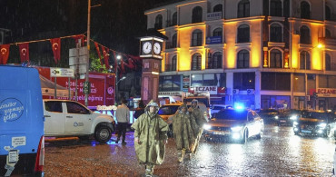 Sındırgı'da Depremin Ardından Sağanak Yağışı Etkili