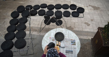 Sındırgı'da Kadınlar Atık Gazetelerle Sepet Üretiyor