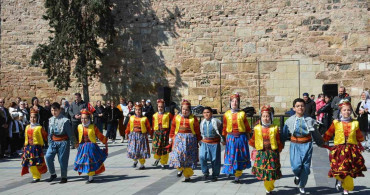 Sinop'ta 23 Nisan Coşkusu: "Maarifin Kalbinde Çocuk" Korteji