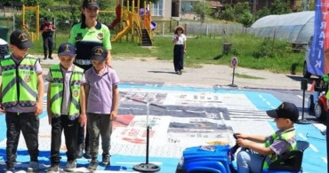Sinop’ta jandarmadan miniklere uygulamalı trafik eğitimi