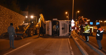 Sinop'ta Kömür Yüklü Tır Devrildi, 2 Yaralı