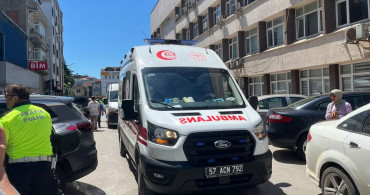 Sinop'ta Motosiklet Kazası: Otomobil Kapısına Çarptı