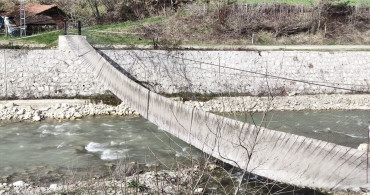 Sinop'ta Rüzgar Nedeniyle Köprüden Düşen İki Kişi Yaralandı