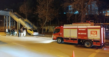 Sinop'ta Yaya Üst Geçidine Çarpan Araçta Dört Yaralı