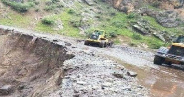 Şırnak Hakkari Karayolu Heyelan Nedeniyle Ulaşıma Kapandı 