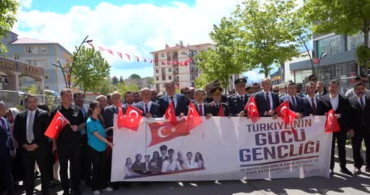 Şırnak'ta 115 Metrelik Türk Bayrağı ile Coşkulu Yürüyüş