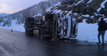 Şırnak'ta Kamyon Devrildi, İki Yaralı