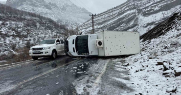 Şırnak'ta Kamyonet Devrildi: 1 Kişi Yaralandı