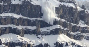 Şırnak'ta Kar Şelalesi Göz Kamaştırıyor