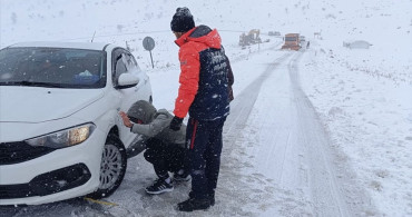 Şırnak'ta Kar Yağışı Nedeniyle Mahsur Kalanlar Kurtarıldı