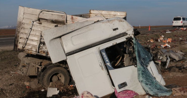 Şırnak'ta Tır Çarpışması: İki Sürücü Yaralandı