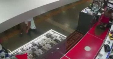 Şişli'de cep telefonu hırsızlığı güvenlik kameralarında görüntülendi