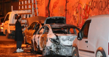 Şişli'de Park Halindeki İki Araç Kundaklandı