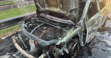 Şişli'de Seyir Halindeki Araçta Yangın Trafiği Aksattı