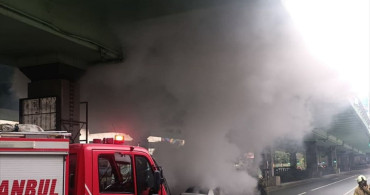 Şişli'de Yangın Çıkan Otomobil Kullanılamaz Hale Geldi