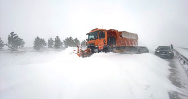 Sivas-Kayseri Kara Yolu Kar Başlığıyla Kapandı