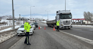 Sivas-Kayseri Kara Yolu Tipi Nedeniyle Kapandı
