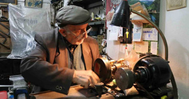 Sivaslı Anahtarcı Celal Gülseven: 84 Yaşında Hala Çalışmaya Devam Ediyor