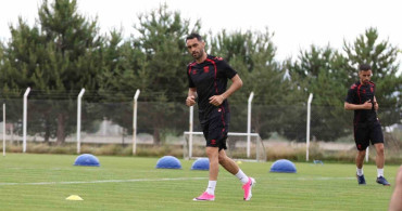 Sivasspor, yeni sezon hazırlıklarına çift idmanla devam etti